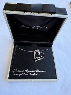 NWT Sterling Silver 'Mom' Heart Necklace - Silver and Diamonds